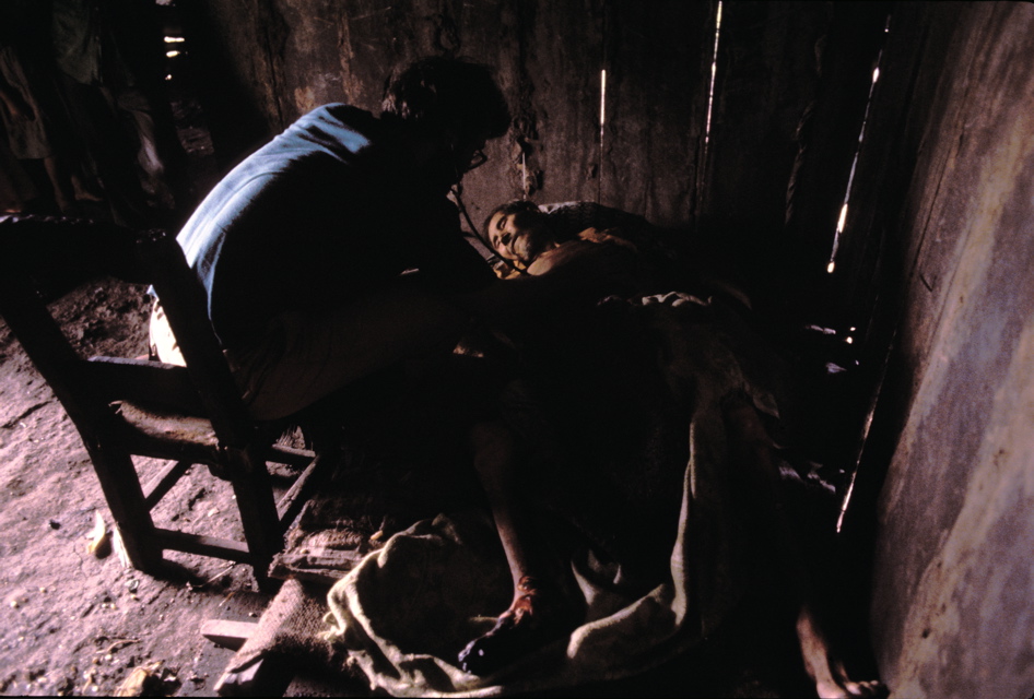 Nicaragua 1980-81 Al letto del malato